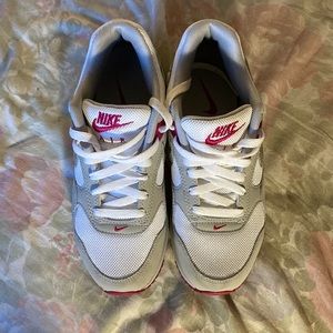 Nike Air Max. Purple, grey, and white. Women’s US 7